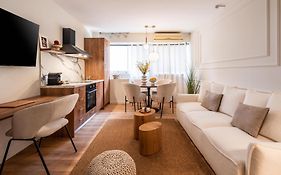Atelier 33 , Acropolis Apartments